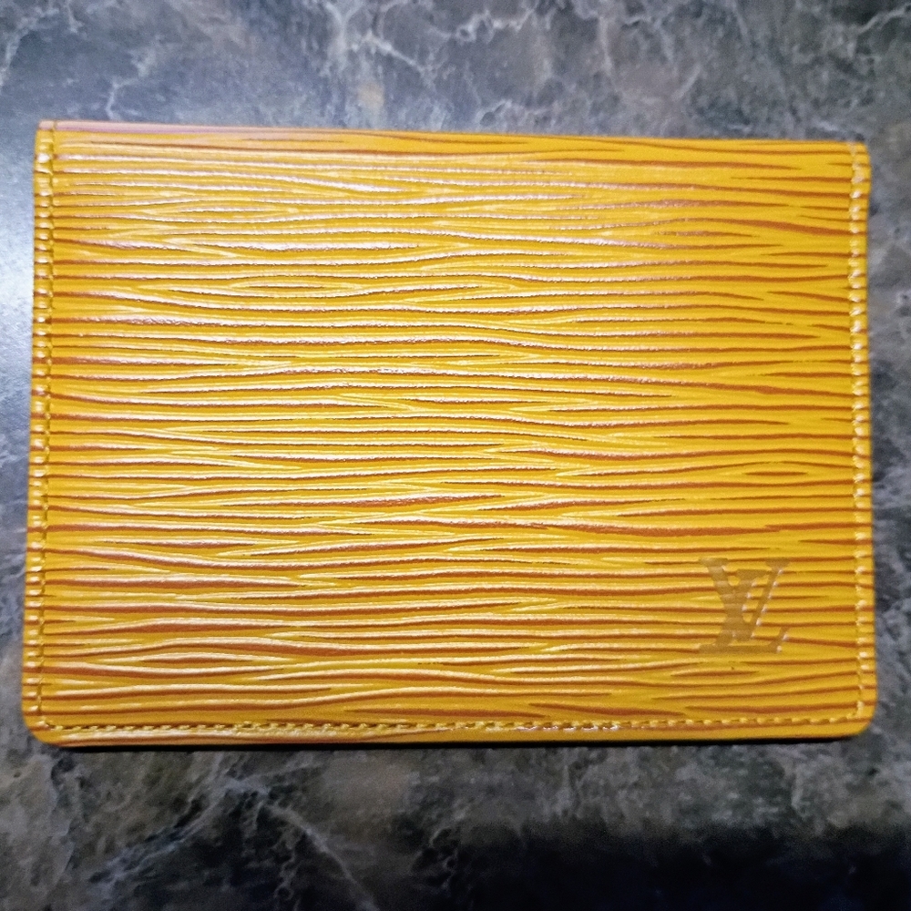 Like NEW!! Authentic LouisVuitton Yellow & Purple Epi Leather Bifold Card Case✨